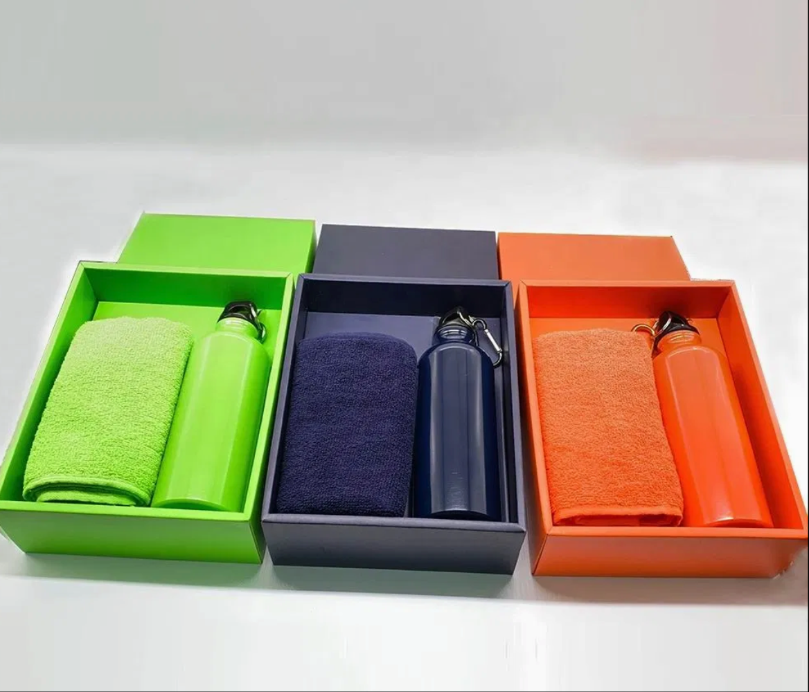 Bottle Gift Pack 500ml Aluminum Sport Water Bottle and Towel With Carabiner Gift Set OEM